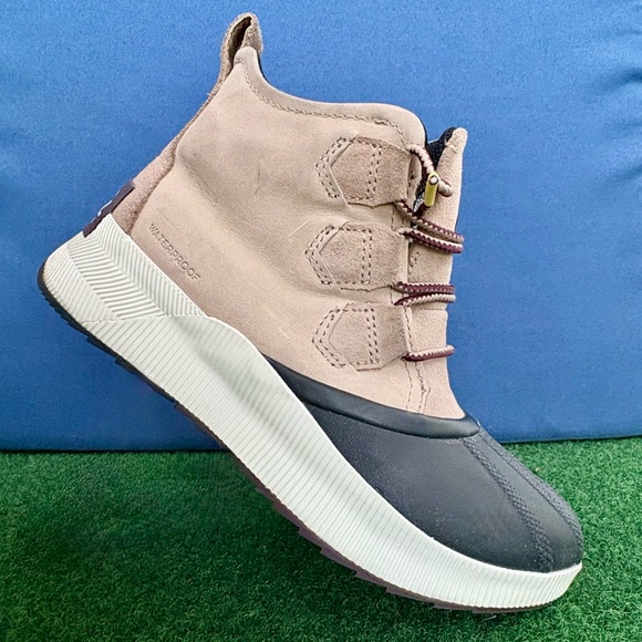 Sorel Women’s Out and About Tan and Gray Boots - Picture 5 of 5